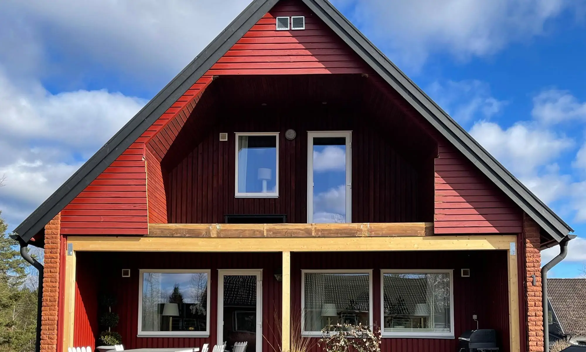 70-talshus med inbyggd balkong före renoveringen