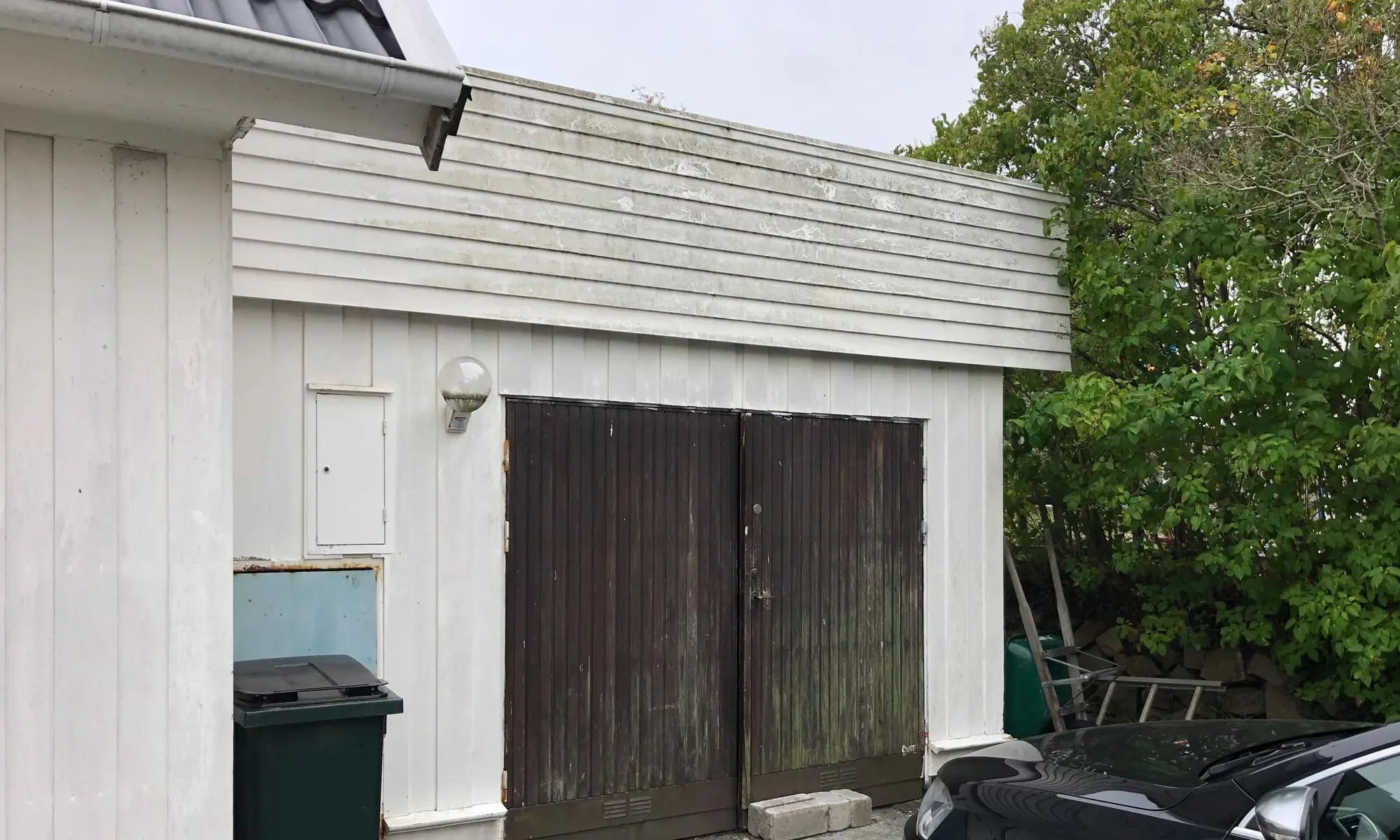 Garage före montage av Exklusivpanel