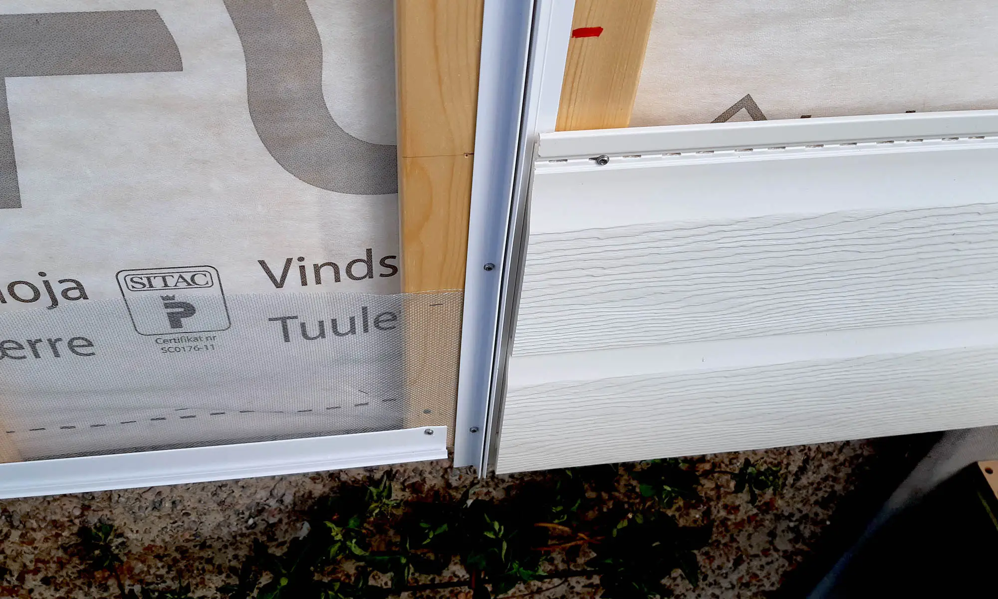 Sstående spikläkt 28x70 vid liggande panel