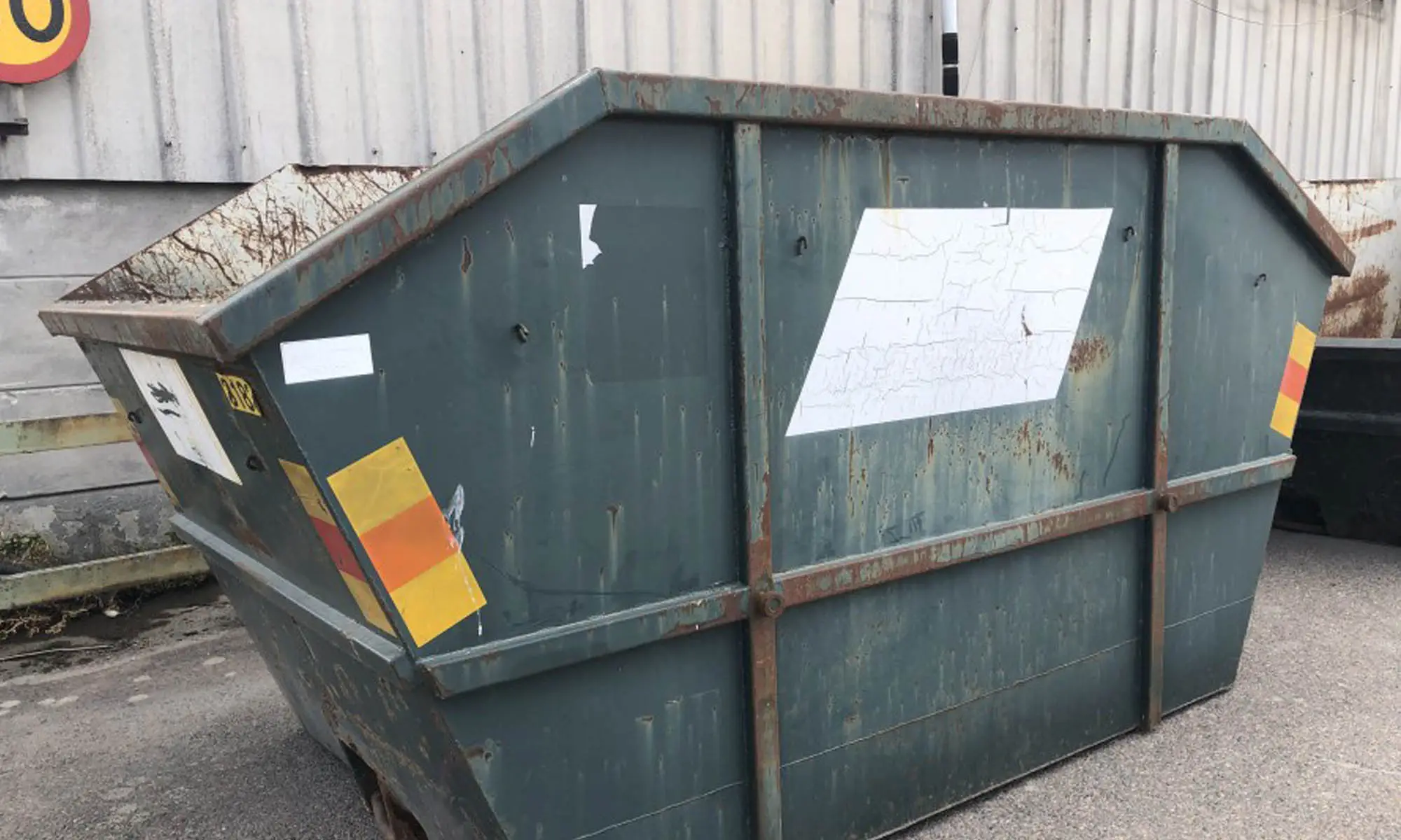Container med avfall